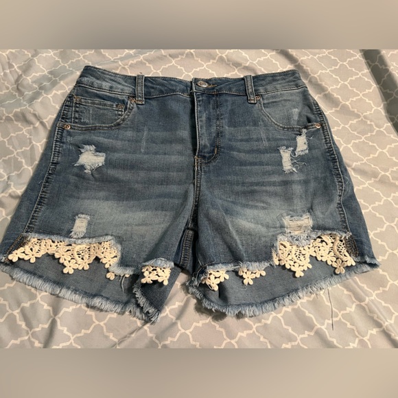 Maurice’s denim shorts - pair of 2 NWOT - Picture 6 of 8